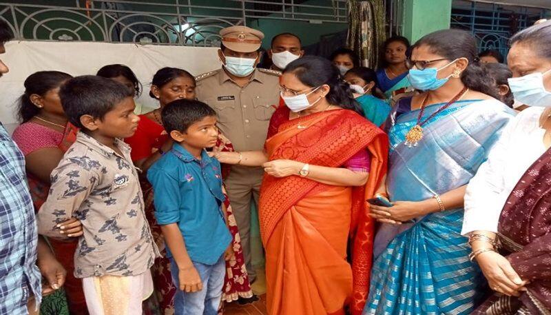 AP State Commission Chairman Vasireddy Padma Visits Atmakur Victims Family