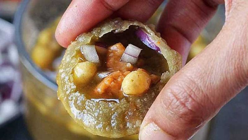 teenager women killed after eating panipuri..police investigation