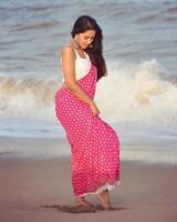తుళ్లిపడుతున్న చేప పిల్లలా 'గద్దలకొండ గణేష్' బ్యూటీ.. హృదయాలు దోచేస్తున్న టిక్ టాక్ బేబీ అందాలు