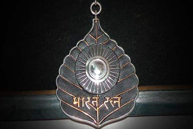 Who will be given bharat ratna? Why do you give it ? What are the qualifications?..ISR