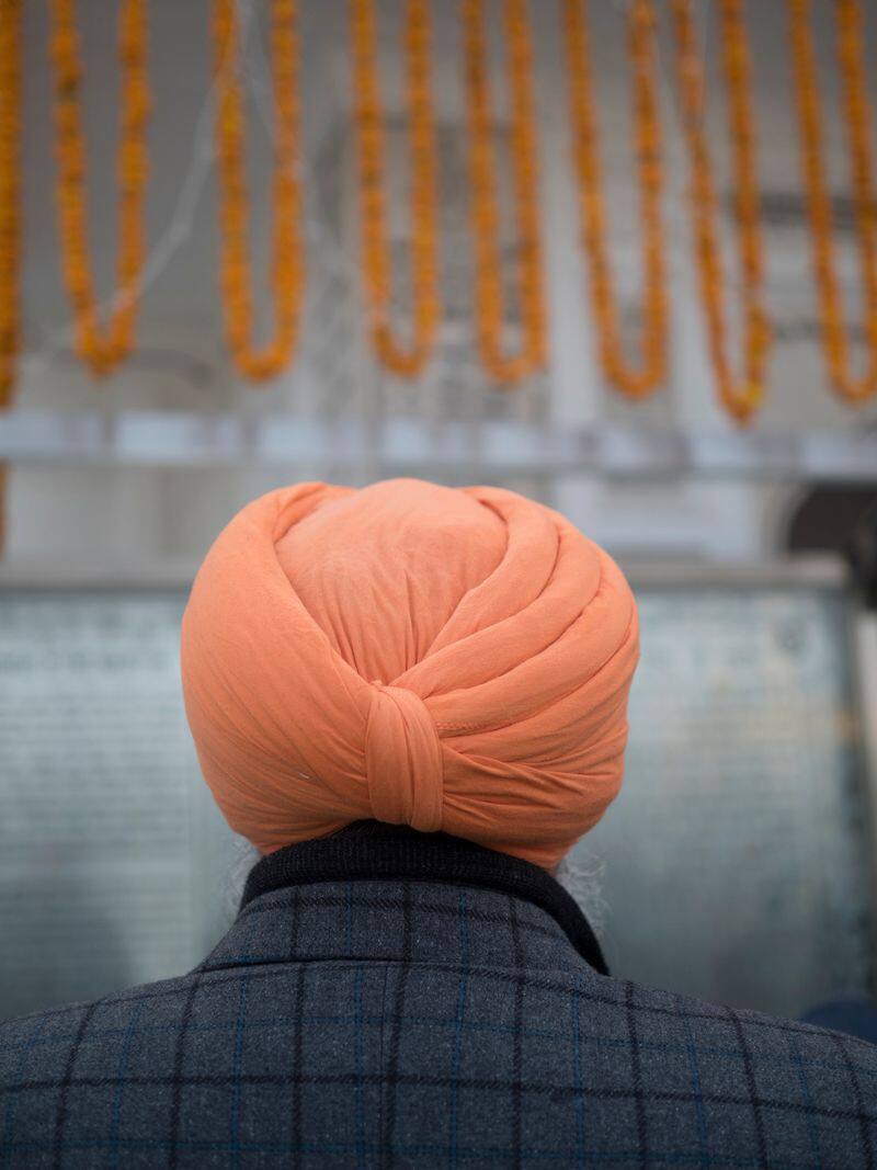 US Marines allows 26-yr-old Sikh officer to wear turban but with restrictions may sue Corps gcw