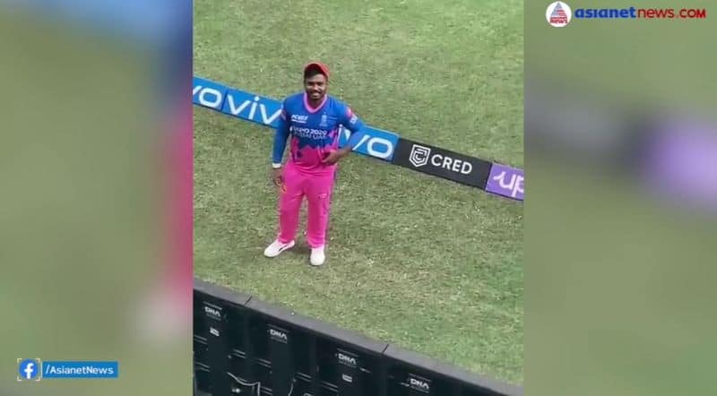 sanju samson talking to malayali couples during match