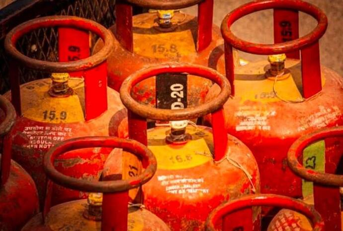 LPG Subsidy : यूपी चुनाव से पहले गृहिणियों को बड़ी राहत, घरेलू सिंलेडर मिल रही 237 रुपए तक सब्सिडी