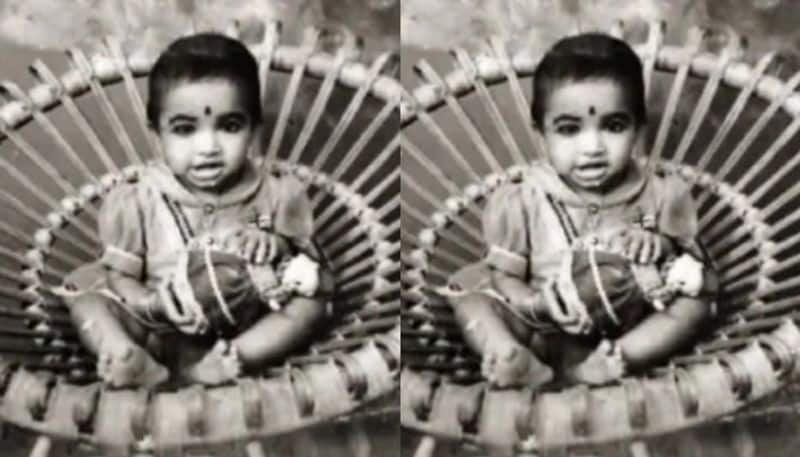 singer ks chithra childhood photo viral in social media