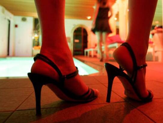 lady tries to extort man in hotel whom she met at a dating app kms
