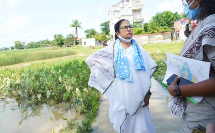 "ক্ষোভ বাড়ছে, ডিভিসি ক্ষতিপূরণ দিক", আরামবাগে বন্যা পরিস্থিতি খতিয়ে দেখে বললেন মমতা