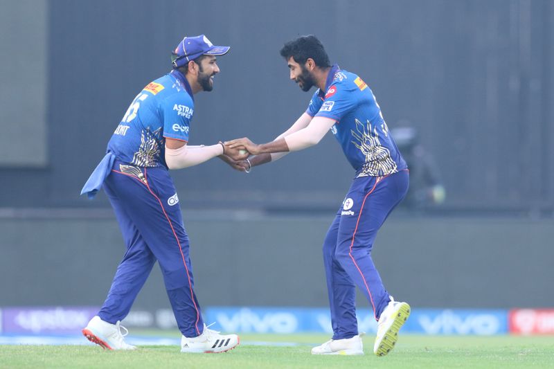 Mumbai Indians announces Sandeep Warrier as repalcement for Jasprit Bumrah gkc