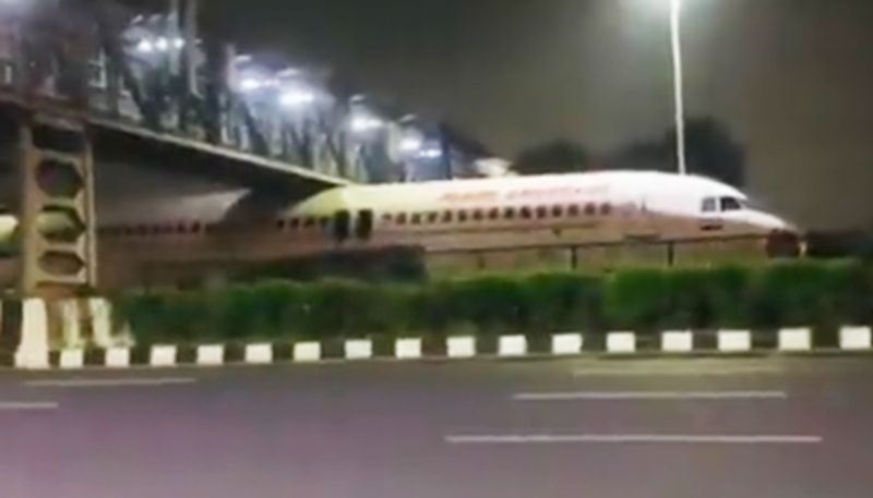 Air India plane gets stuck under the pedestrian foot-over bridge in Delhi - gps