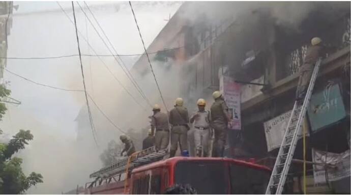 সাত সকালে ভয়াবহ অগ্নিকাণ্ড শহরে, ঘটনাস্থলে দমকলের ৮টি ইঞ্জিন