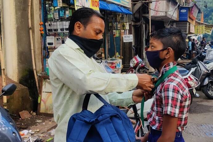 महाराष्ट्र में फिर से खुल गए स्कूल, डेढ़ साल बाद कक्षा में पहुंचे छात्र, ये शर्तें होंगी अनिवार्य