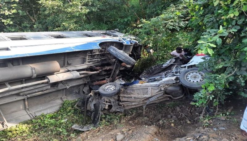 17 dead 5 injured in road accident at west bengal