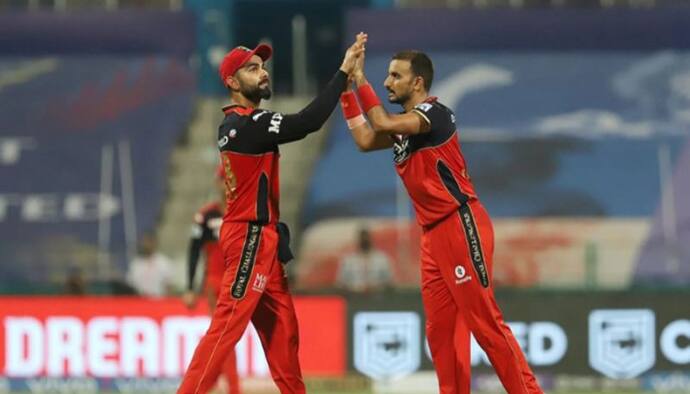 IPL 2022 RCB vs KKR: आईपीएल के इतिहास में ये कारनामा करने वाले दूसरे गेंदबाज बने हर्षल पटेल 