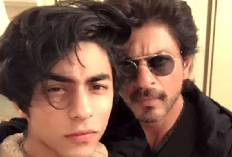 Shah Rukh Khans leaked chats  with Sameer Wankhede is fake claims  friend