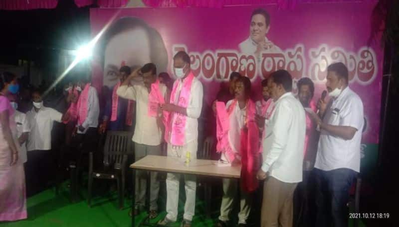 huzurabad bypoll: bjp and cpi leaders joins trs presence of minister harish rao