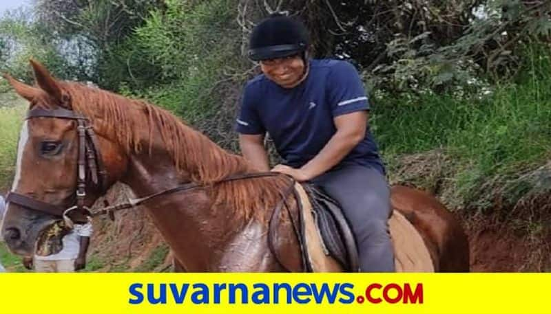 Koppal DC Vikas Kishore Suralkal Visits Kummatadurga Hilll on Horse in Gangavati grg