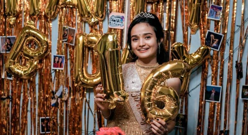 Actress and presenter Meenakshi sharing pictures of her birthday celebrations