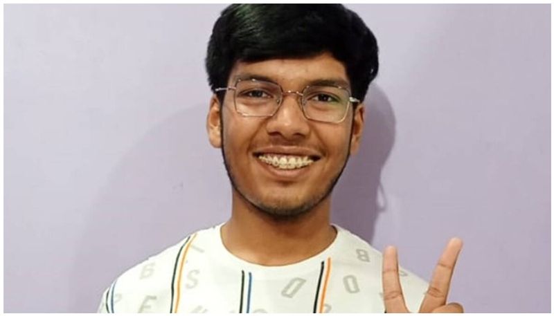 mridul agarwal topper in JEE examination