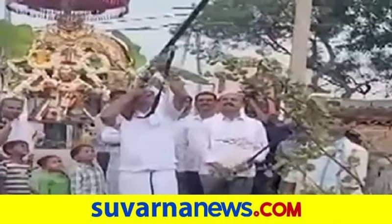 Malur Congress MLA KY Nanjegowda Shot in the Air at Kolar During Vijayadashami Festival grg