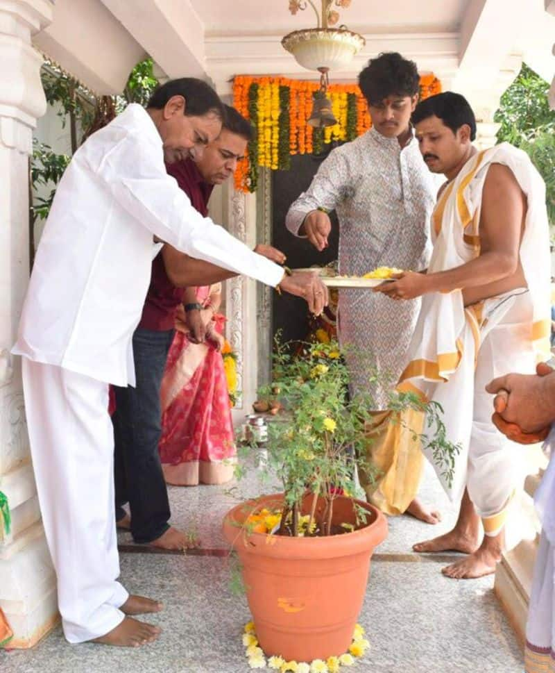 cm kcr conducted dussehra celebrations at pragati bhavan in hyderabad