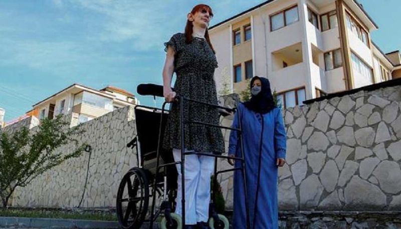 Worlds Tallest Woman Rumeysa Gelgi For First Time Flies On Plane