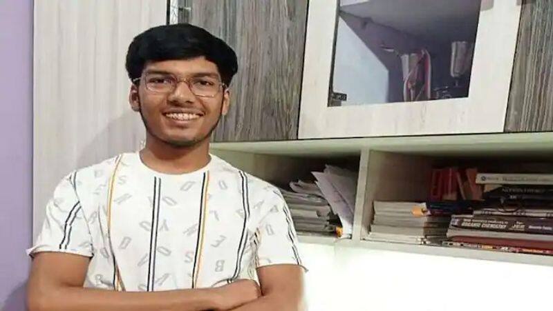 Mridul Agrawal of Jaipur secured All India First Rank in IIT JEE Advanced Result and studied in Kota by coaching