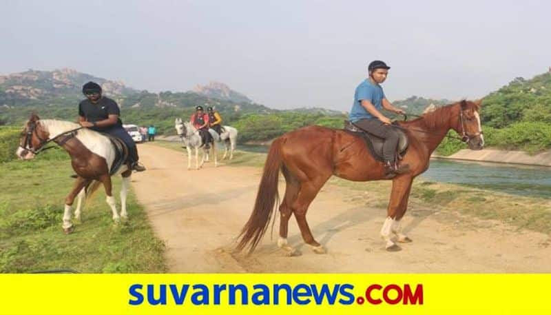 Koppal DC Vikas Kishor  Suralkar Visits to Gangavati on Horse Riding grg