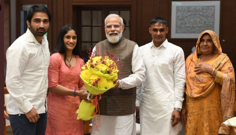 wrestler vinesh phogat family meets prime minister modi