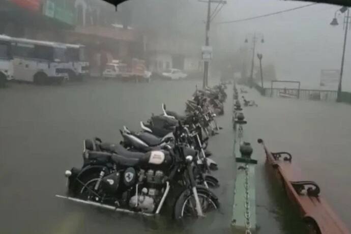 Weather Report: उत्तराखंड में बारिश और भारी बर्फबारी की चेतावनी, ऊंचाई पर न जाने की सलाह