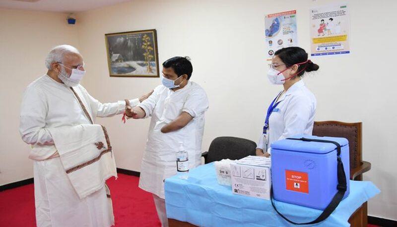 PM Modi visits RML Hospital in Delhi as India achieves 100-crore Covid vaccination mark-dnm