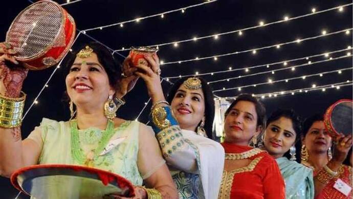 Karwa chauth Looks: सेलिब्रिटीज के ये सिंपल लुक आपको बनाएंगे सबसे स्पेशल