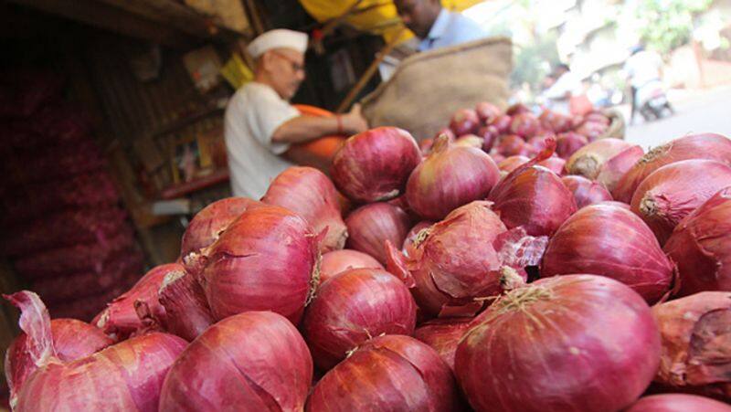 Onion Price Decline Due to Rain in Gadag  grg