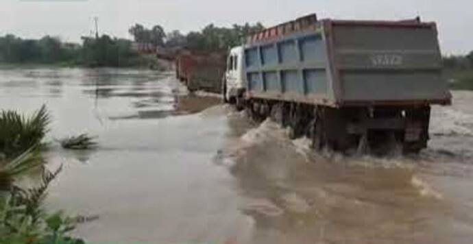 ঝাড়খণ্ডে ভারী বৃষ্টির জের, মুর্শিদাবাদে 'উধাও' জাতীয় সড়ক