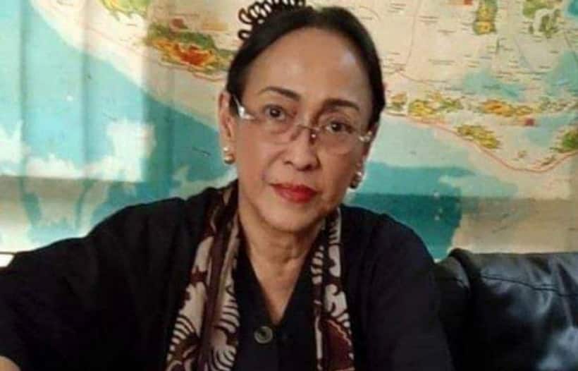 Sukmawati Soekarnoputri, daughter of ex Indonesian Prez Soekarno, converts from Islam to Hindu