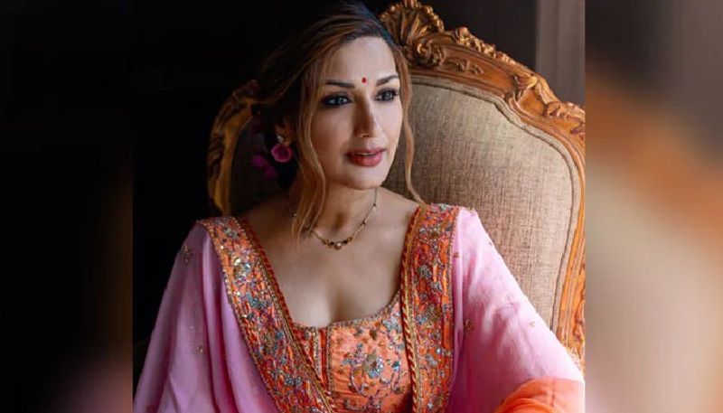 sonali bendre in 19 years old wedding dress on karwa chauth