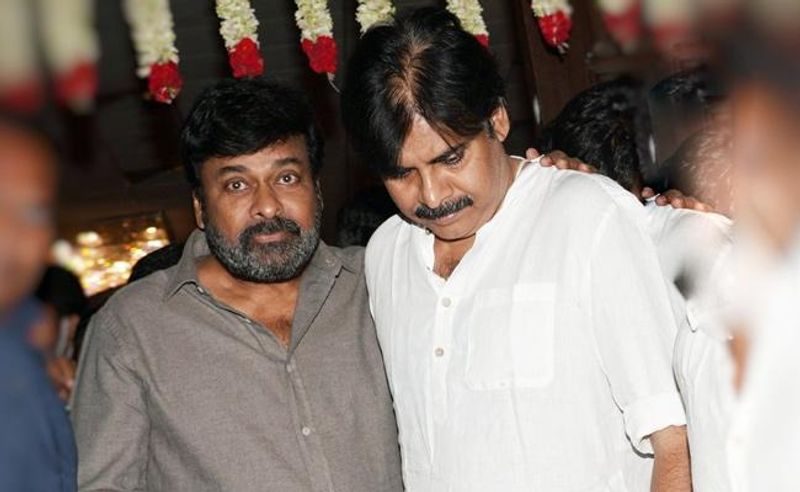 pawan kalyan chiranjeevi meet in a marriage photos goes viral