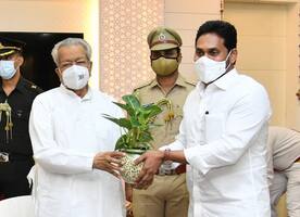 నవంబర్ 1న వైఎస్ఆర్ అవార్డులు:గవర్నర్‌ను ఆహ్వానించిన జగన్  (ఫోటోలు)