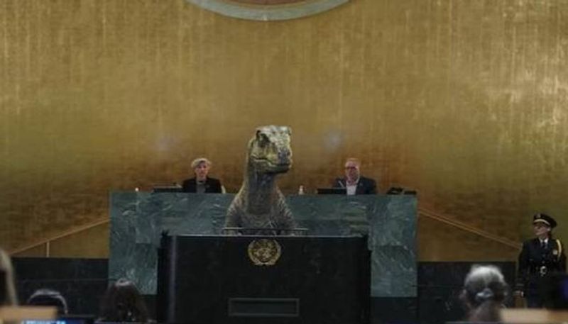 Dinosaur takes to UN General Assembly Do not choose extinction