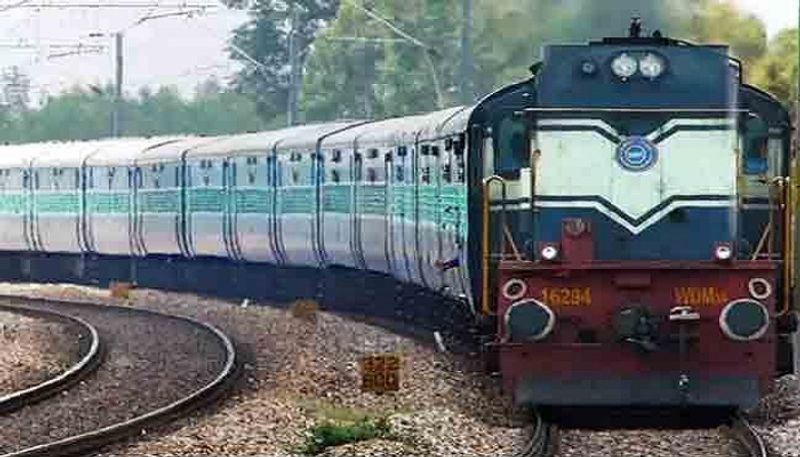 Train collision.. School student killed in thiruvallur