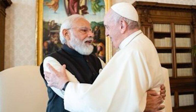 Prime Minister Modi meets Pope Francis in Vatican library VPN