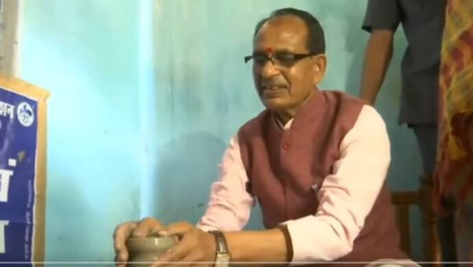 चुनावी फुर्सत मिली तो ये क्या करने लगे CM Shivraj हाथों का हुनर देख लोगो बोले-गजब मामा..किया बड़ा ऐलान