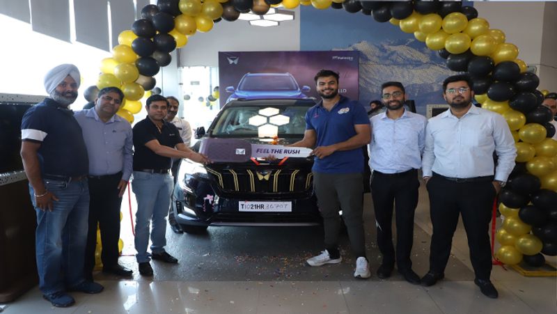 Mahindra delivers first XUV700 Javelin Gold Edition to Olympian Sumit Antil