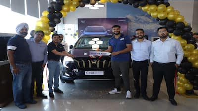 Mahindra XUV700 की शुरू हुई डिलीवरी, सबसे पहले इस शख्स को सौंपी Javelin Edition की चाबी