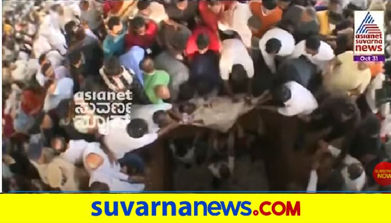 Kannada Actor Puneeth rajkumar Cremated With Full State Honor pod