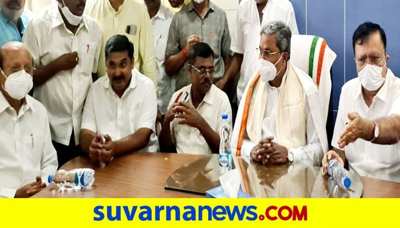 Siddaramaiah invites JDS MLA SR Srinivas To join Congress rbj