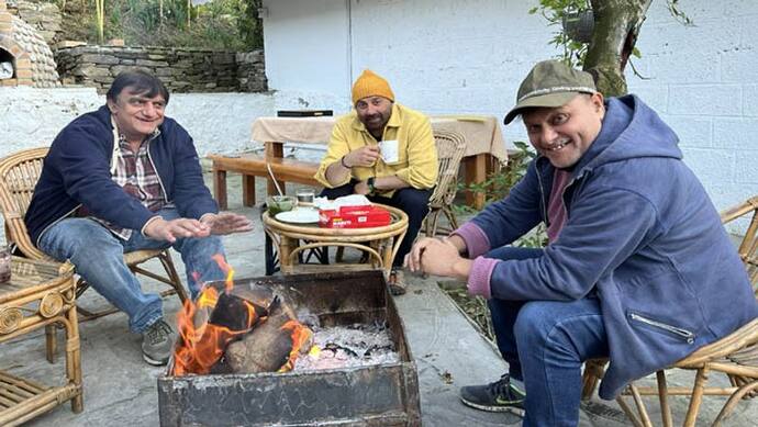 Gadar 2: क्या शुरू हुई Sunny Deol की इस फिल्म शूटिंग, सर्द हवाओं के बीच आग तापते सामने आई फोटो