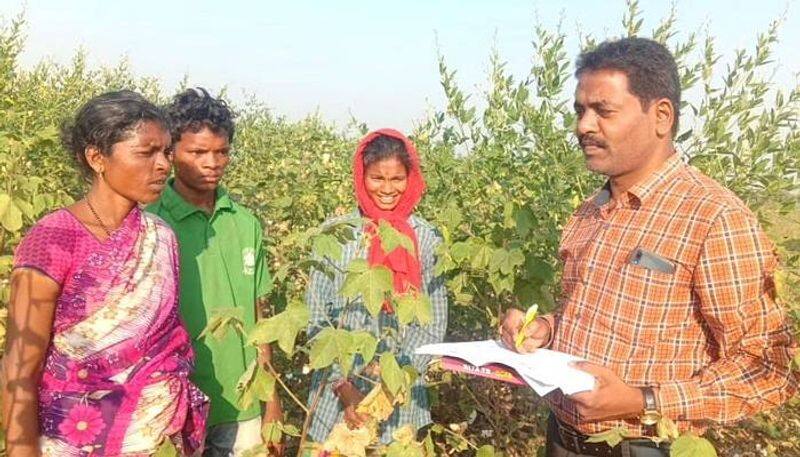 Puli Raju teacher helping  families of farmer suicide victims