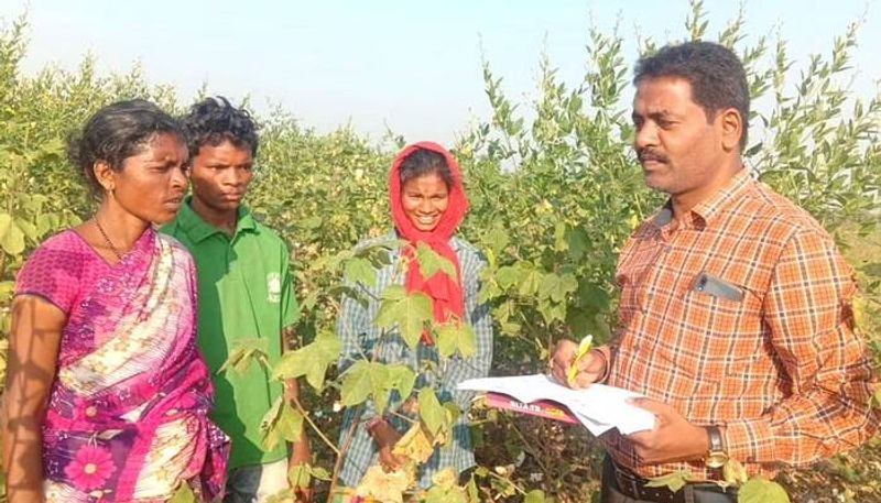 Puli Raju teacher helping  families of farmer suicide victims