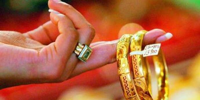 Gold Price Today : লক্ষ্মীবারে ফের দাম কমল সোনার, রূপোর দর কত জেনে নিন