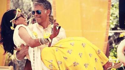 Milind Soman Birthday: 25 साल छोटी लड़की से शादी कर चर्चा में आए थे मिलिंद, सरेआम Kiss कर बढ़ाया था पारा