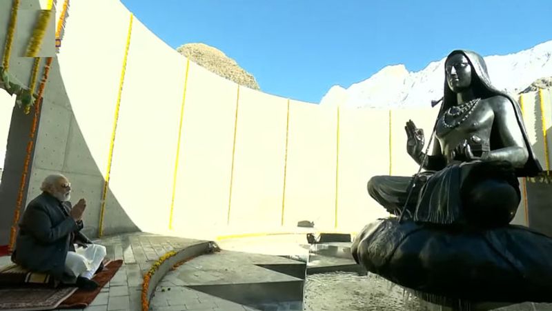 PM Modi offers prayers at Kedarnath temple in Uttarakhand pod